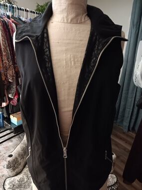 Black Women's Hooded Zip-Front Vest with Leopard-Print Lining